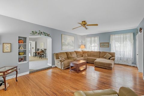 Tiny photo for 814 S Washington Street, Lockport, IL 60441 (MLS # 12464769)