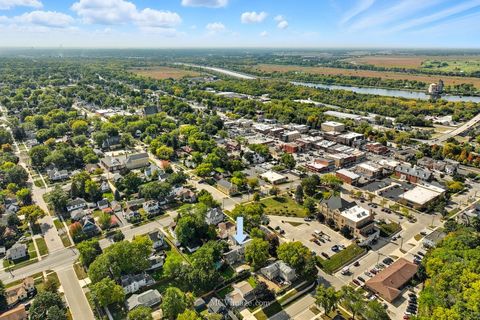 Tiny photo for 814 S Washington Street, Lockport, IL 60441 (MLS # 12464769)