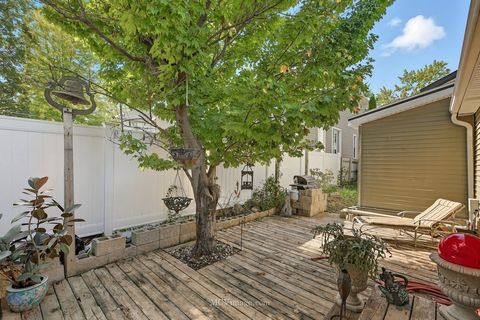 Tiny photo for 814 S Washington Street, Lockport, IL 60441 (MLS # 12464769)