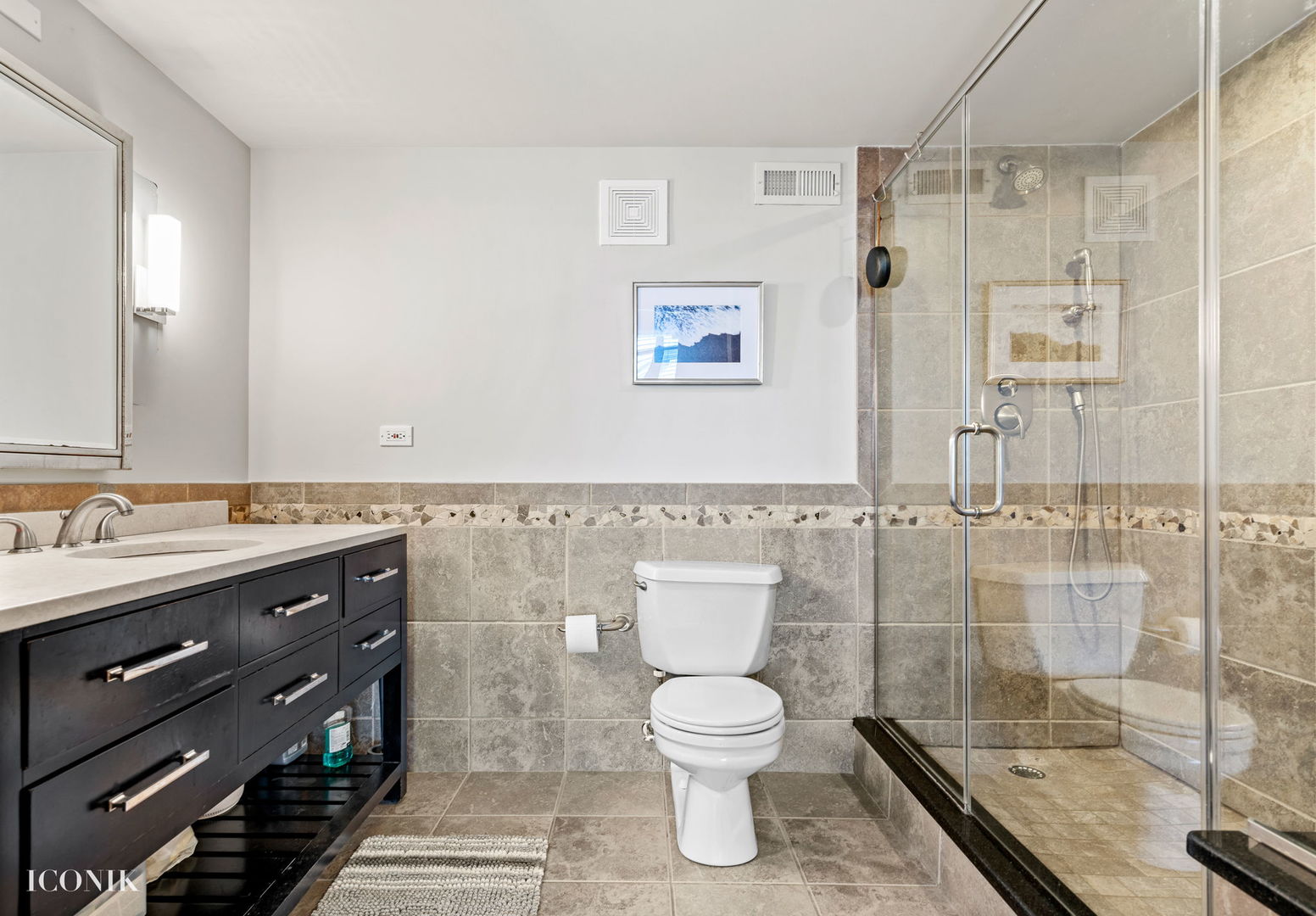 Chicago, Illinois 60661, United States, 2 Bedrooms Bedrooms, ,2 BathroomsBathrooms,Residential,Pending,245597