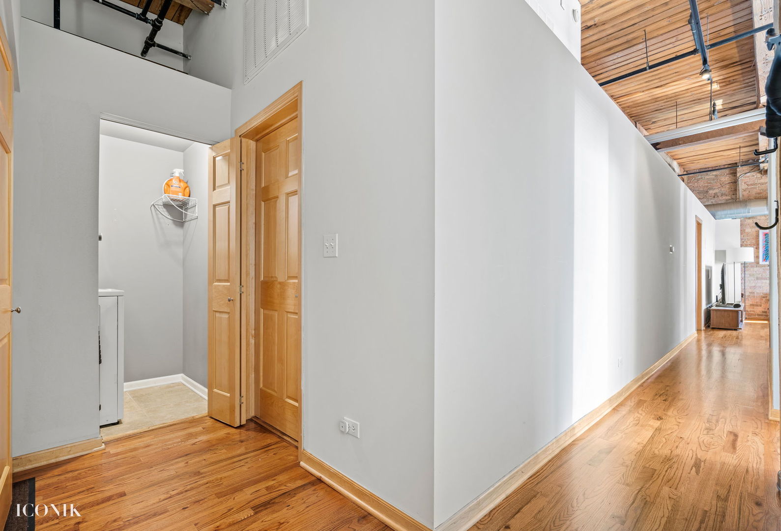 Chicago, Illinois 60661, United States, 2 Bedrooms Bedrooms, ,2 BathroomsBathrooms,Residential,Pending,245597