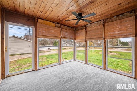 Tiny photo for 304 7TH Street, Hampton, IL 61244 (MLS # QC4269600)