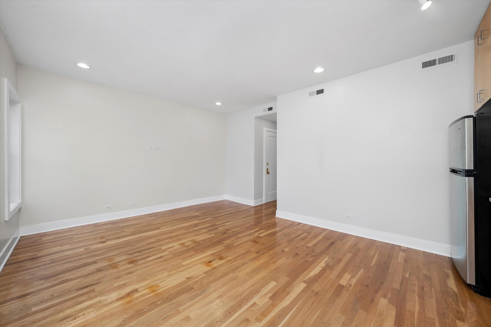1952 W BYRON Street 4