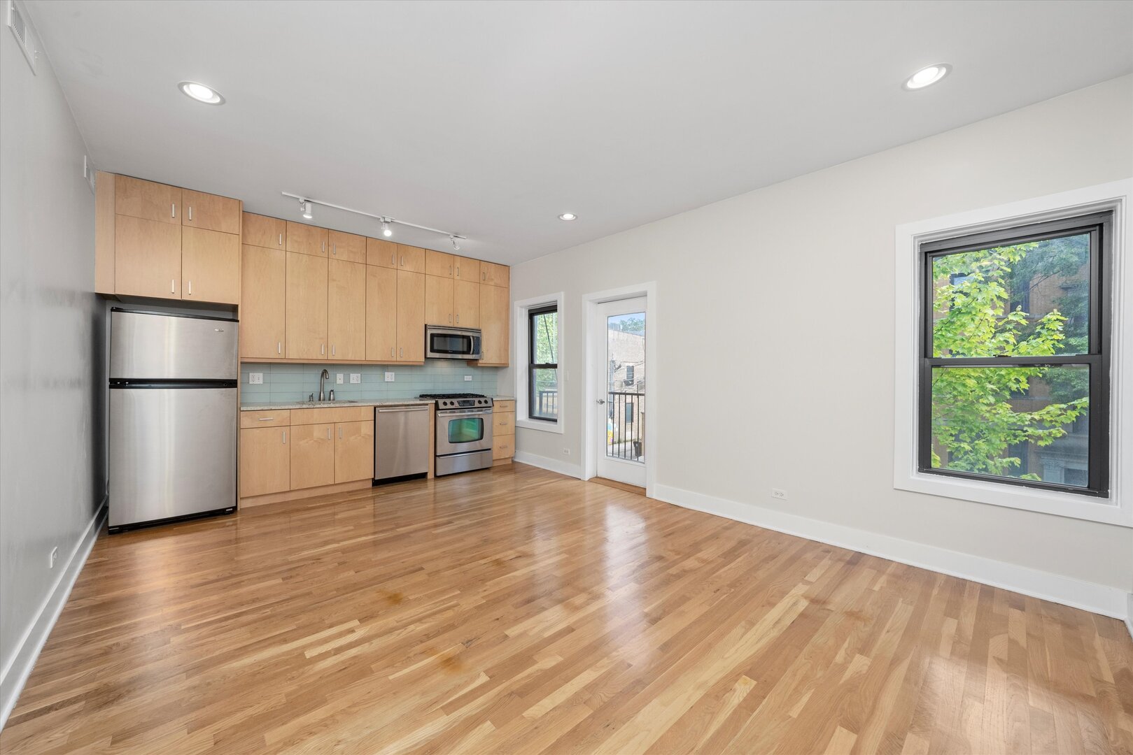 1952 W BYRON Street 4
