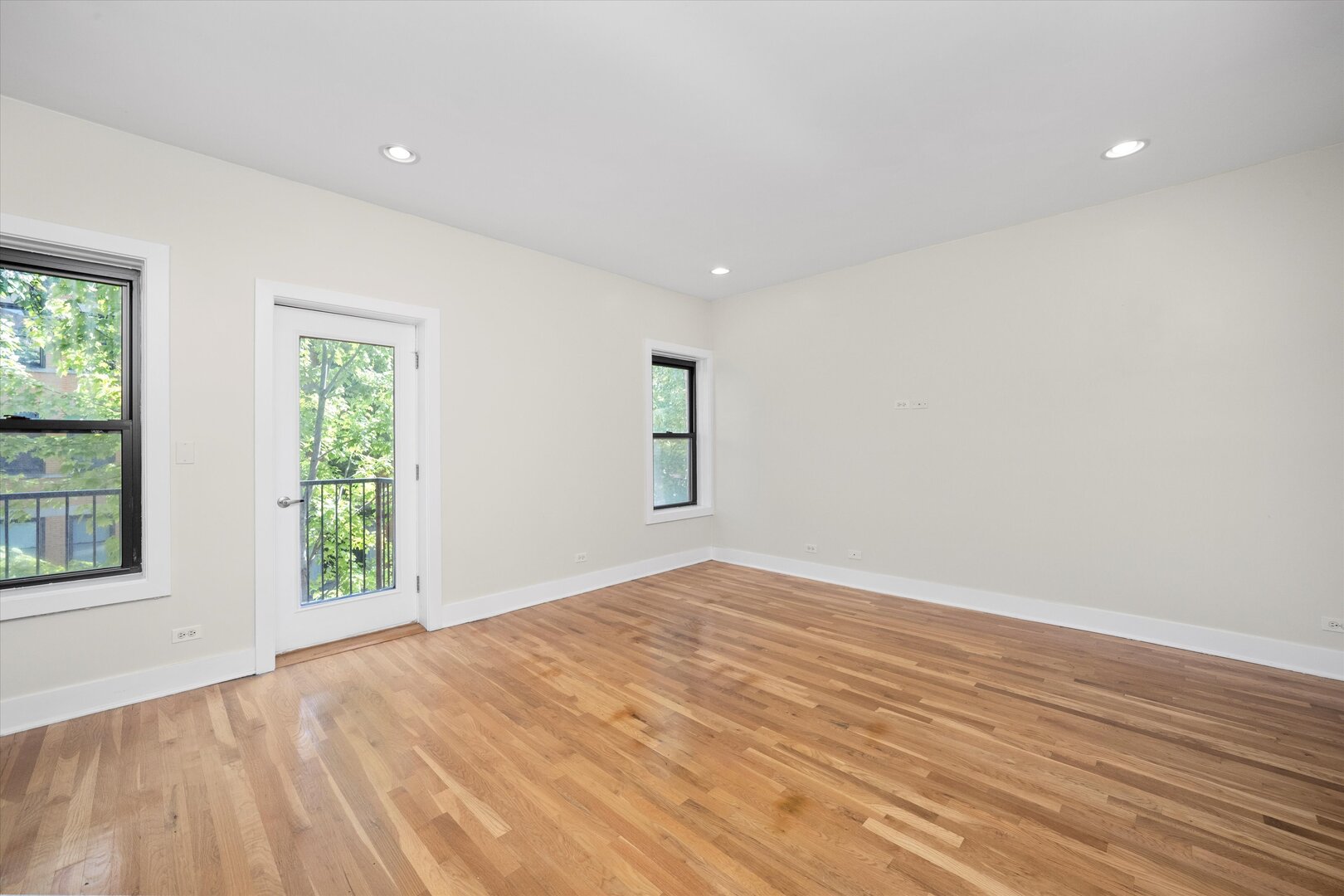 1952 W BYRON Street 4