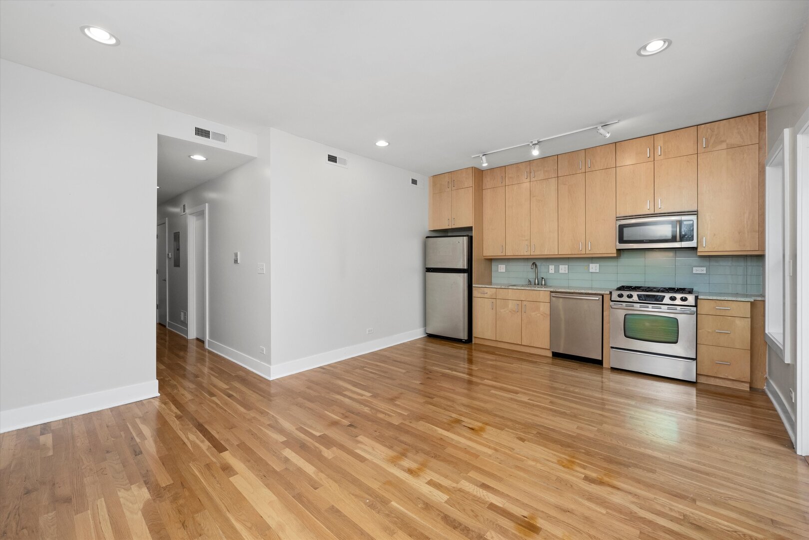 1952 W BYRON Street 4