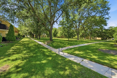 Tiny photo for 5740 Concord Lane #13, Clarendon Hills, IL 60514 (MLS # 12788501)
