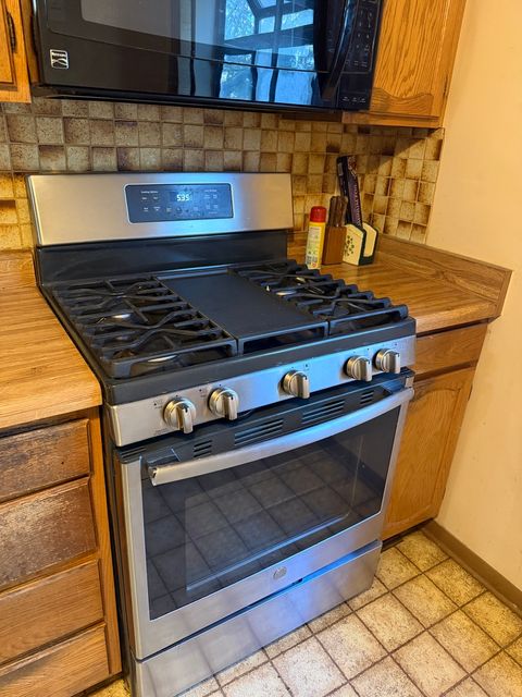 Tiny photo for 332 Essex Court #4, Wood Dale, IL 60191 (MLS # 12614083)