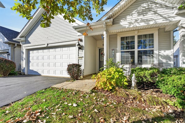 13732 PINEVIEW DR, HUNTLEY, IL 60142 - Image cb8a051e3585a3e1ebb9042a283fbb50/2422507764