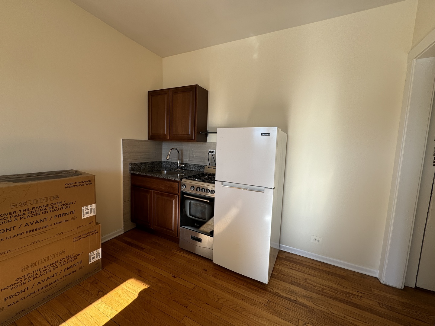 2712 N Milwaukee Avenue 202