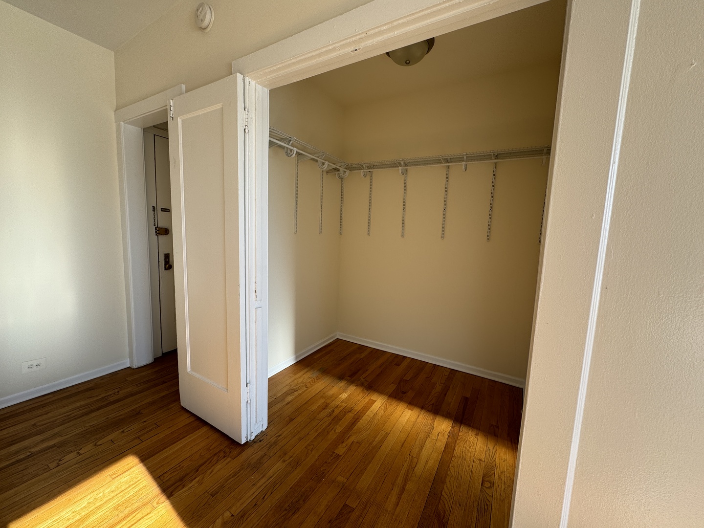 2712 N Milwaukee Avenue 202