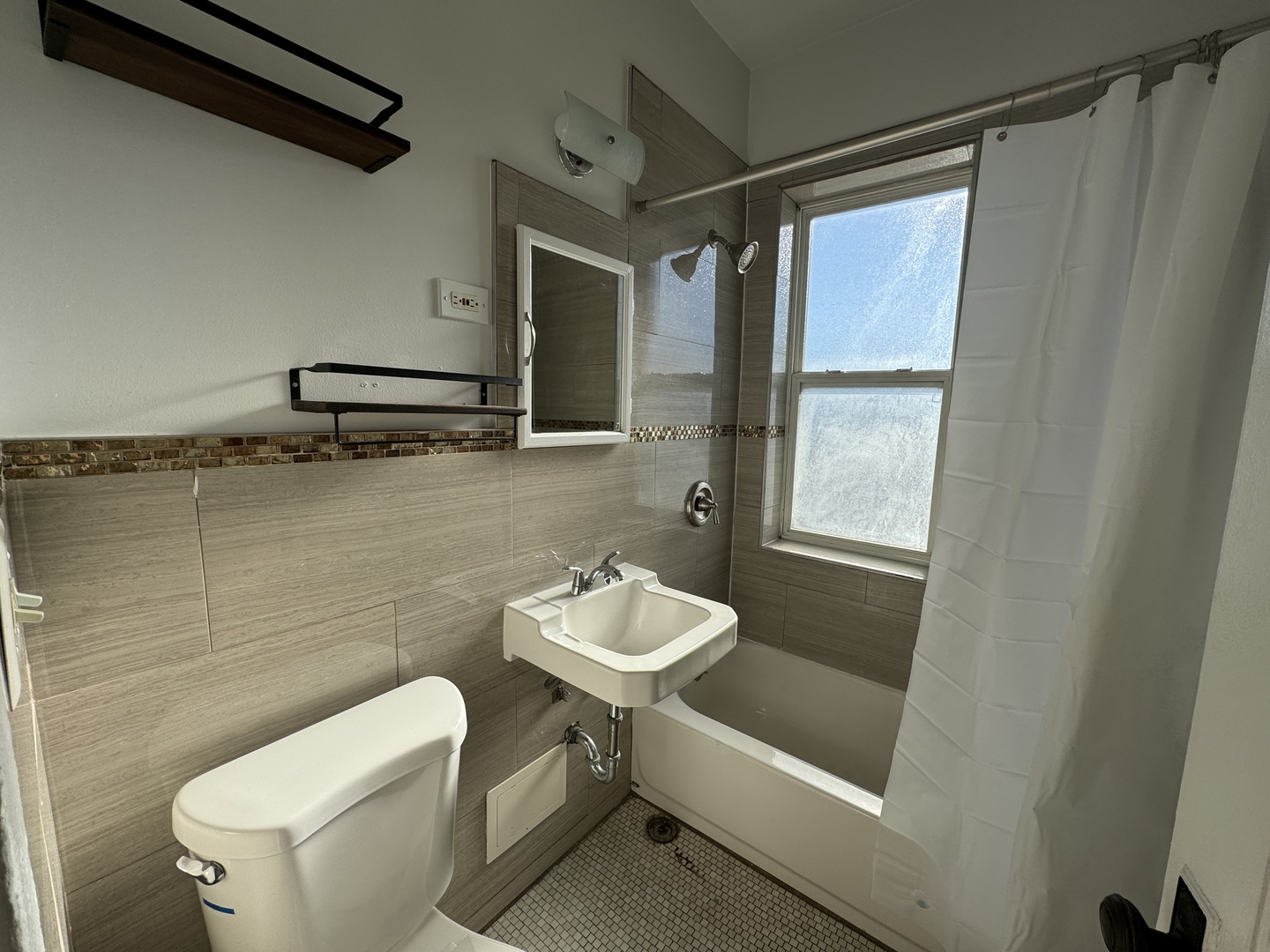 2712 N Milwaukee Avenue 202