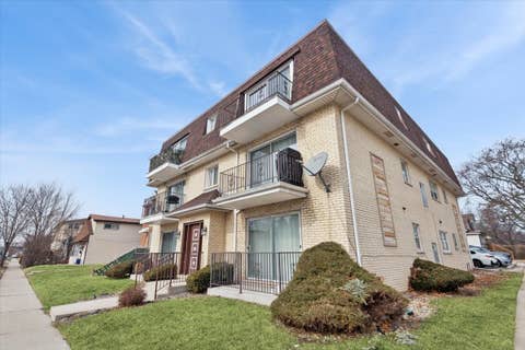 Tiny photo for 6534 W Montrose Avenue #3W, Harwood Heights, IL 60706 (MLS # 12721759)