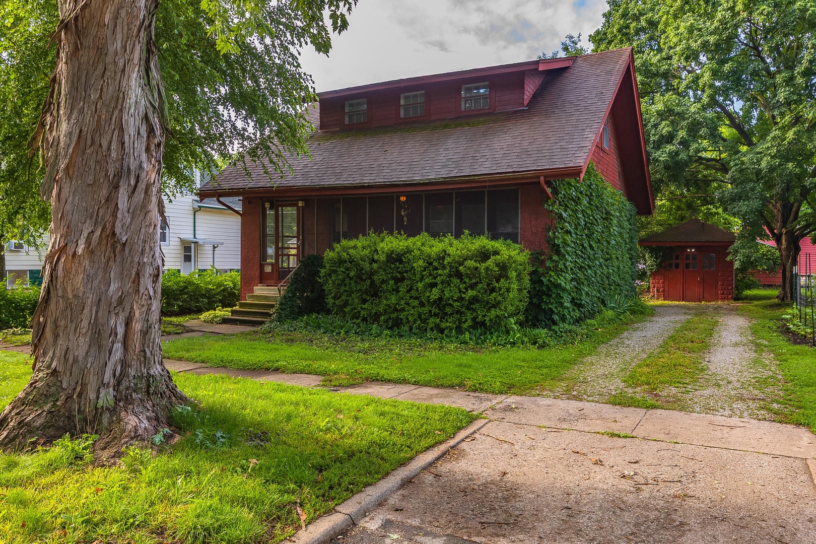 Photo 1 of 42 — 216 E Elmwood Street, Pontiac, IL 61764