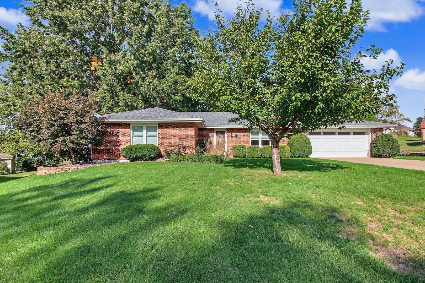 2126 W Huntington Drive