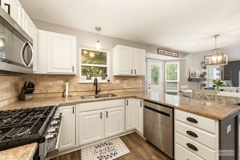 Tiny photo for 1508 W Mooseheart Road, North Aurora, IL 60542 (MLS # 12652559)
