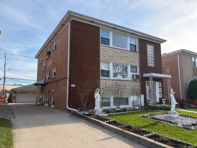 8053 W Churchill Avenue