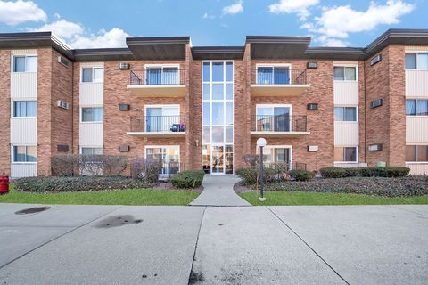 Photo of 4112 W 98th Street #102, Oak Lawn, IL 60453 (MLS # 12572630)