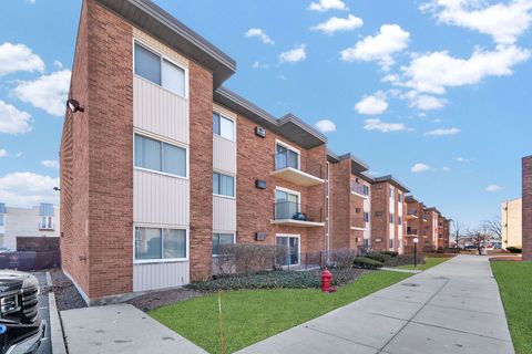 Tiny photo for 4112 W 98th Street #102, Oak Lawn, IL 60453 (MLS # 12572630)