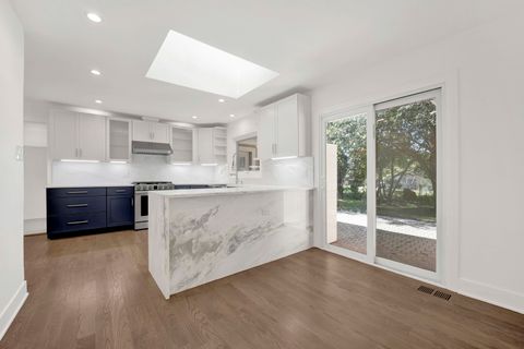 Tiny photo for 6444 N Knox Avenue, Lincolnwood, IL 60712 (MLS # 12527414)