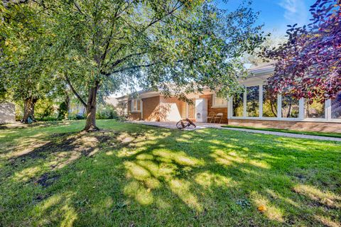 Tiny photo for 6444 N Knox Avenue, Lincolnwood, IL 60712 (MLS # 12527414)