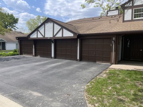 43 Glencoe Ct Court 202B Naperville IL 60565