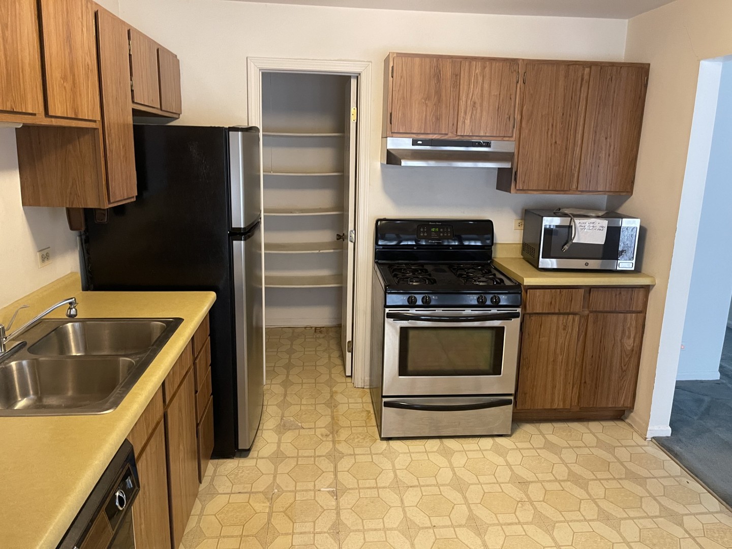 43 Glencoe Ct Court 202B