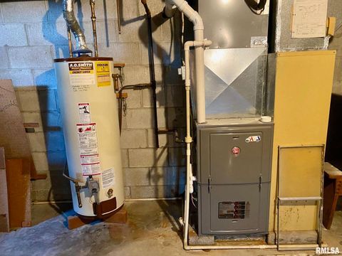 Tiny photo for 807 W MARKET Street, Christopher, IL 62822 (MLS # EB458508)