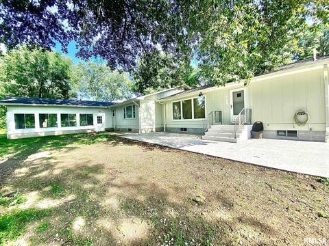 Tiny photo for 807 W MARKET Street, Christopher, IL 62822 (MLS # EB458508)