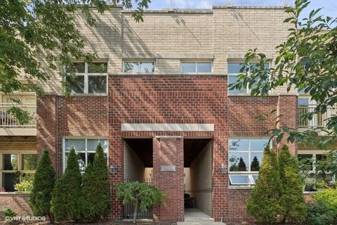 Tiny photo for 5318 N Ravenswood Avenue #107, Chicago, IL 60640 (MLS # 12609067)