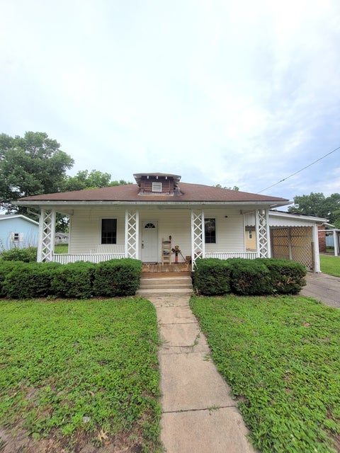 Photo of 919 N 7th Street, Murphysboro, IL 62966 (MLS # 12645610)