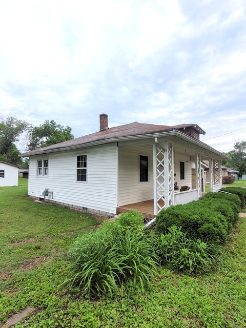 Tiny photo for 919 N 7th Street, Murphysboro, IL 62966 (MLS # 12645610)