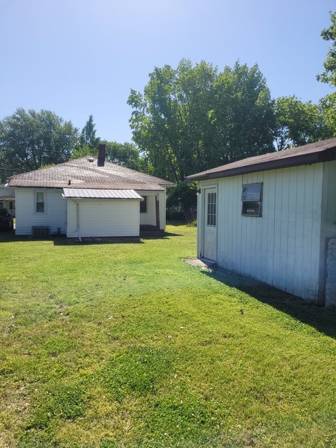 Tiny photo for 919 N 7th Street, Murphysboro, IL 62966 (MLS # 12645610)