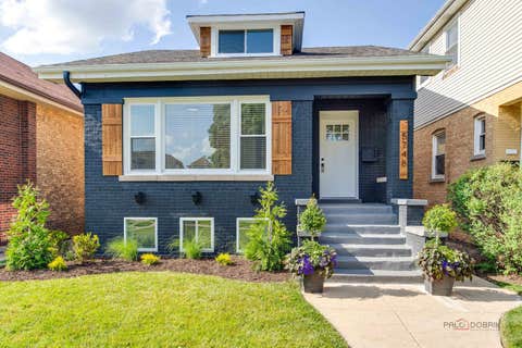 Photo of 5748 W Eastwood Avenue, Chicago, IL 60630 (MLS # 12722777)