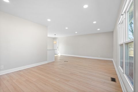 Tiny photo for 40 Chatham Place, Montgomery, IL 60538 (MLS # 12571223)