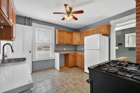 Tiny photo for 1919 Farnam Street, Davenport, IA 52803 (MLS # 12599577)