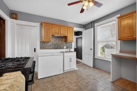 Tiny photo for 1919 Farnam Street, Davenport, IA 52803 (MLS # 12599577)