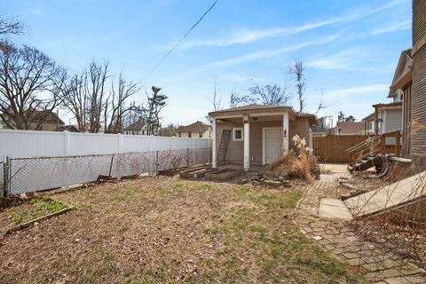 Tiny photo for 1919 Farnam Street, Davenport, IA 52803 (MLS # 12599577)