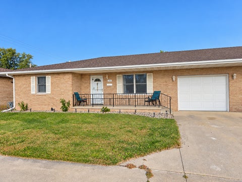 Photo of 308 E Oak Street, Watseka, IL 60970 (MLS # 12793452)