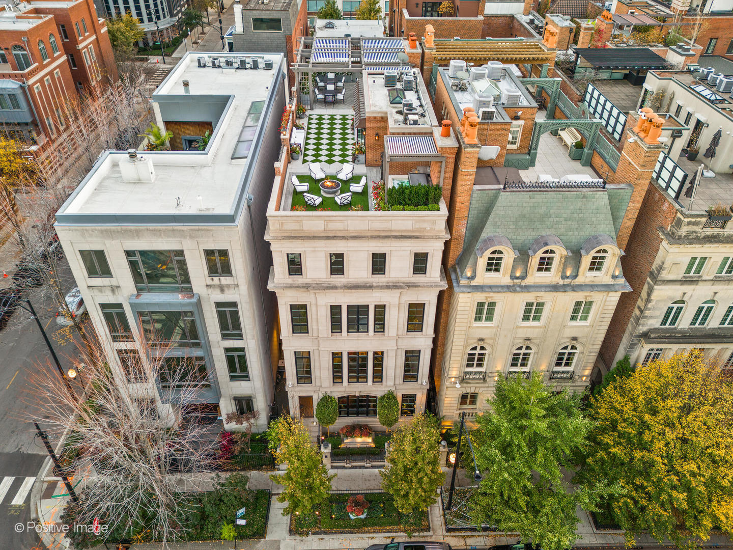 445 W SUPERIOR Street