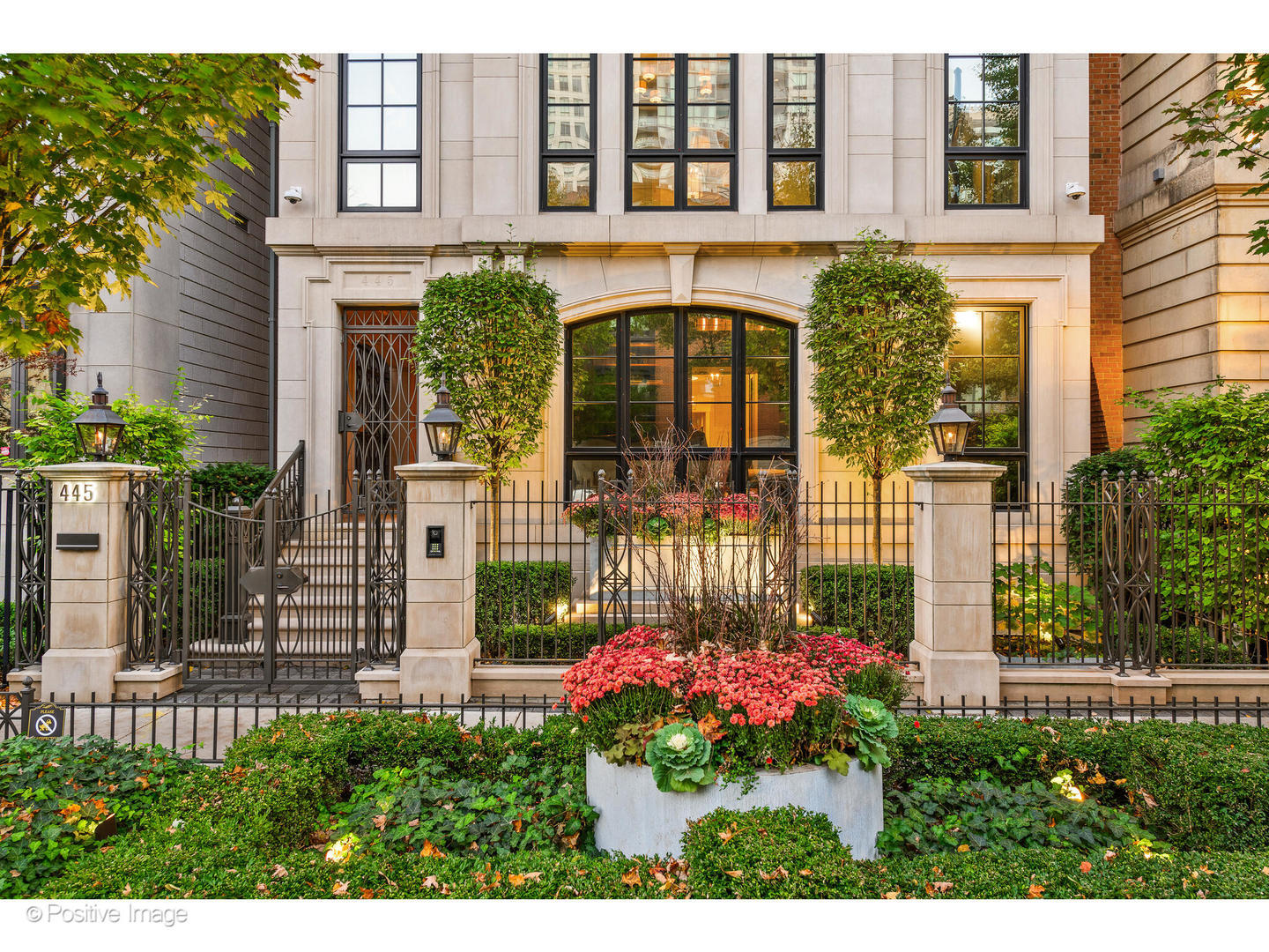 445 W SUPERIOR Street