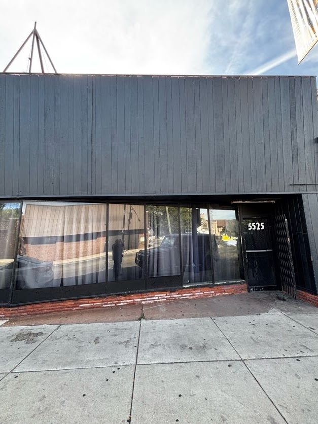 5523 W Chicago Avenue