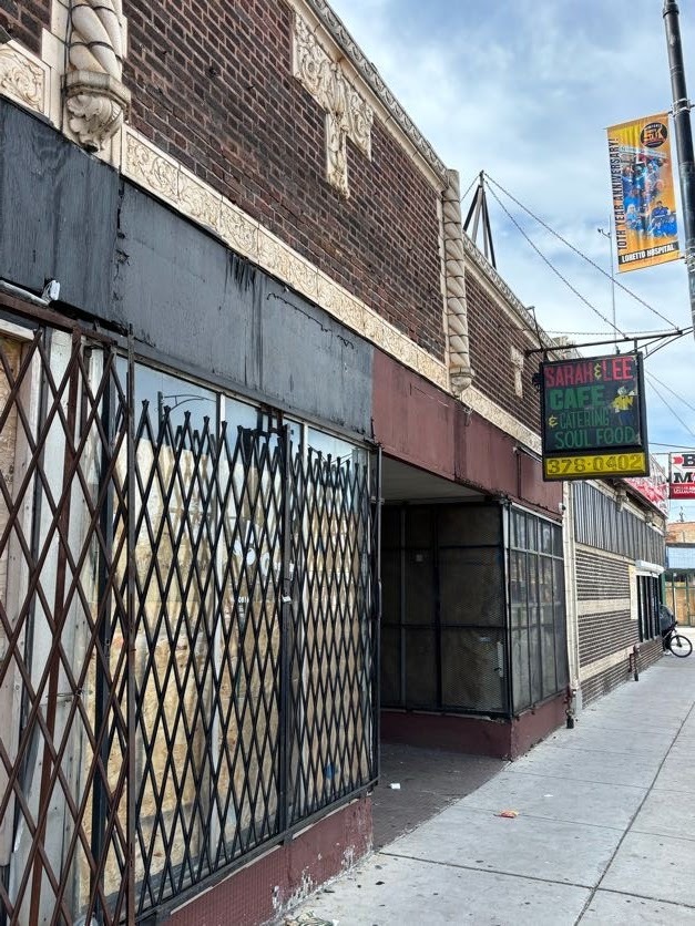 5523 W Chicago Avenue