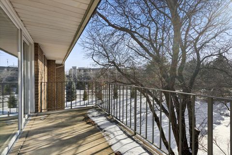 Tiny photo for 1 Oak Brook Club Drive #A310, Oak Brook, IL 60523 (MLS # 12551355)