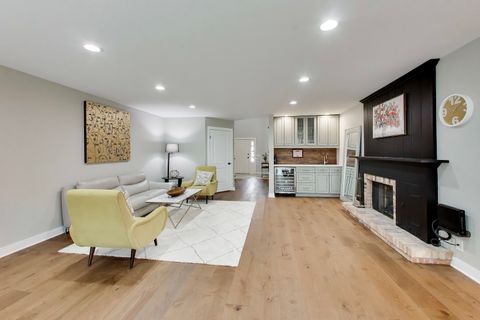 Tiny photo for 26 The Court Of Island Point, Northbrook, IL 60062 (MLS # 12595091)