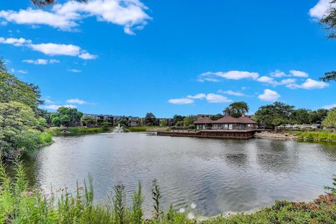 Tiny photo for 26 The Court Of Island Point, Northbrook, IL 60062 (MLS # 12595091)