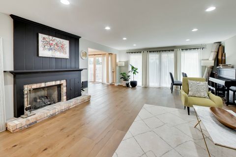 Tiny photo for 26 The Court Of Island Point, Northbrook, IL 60062 (MLS # 12595091)