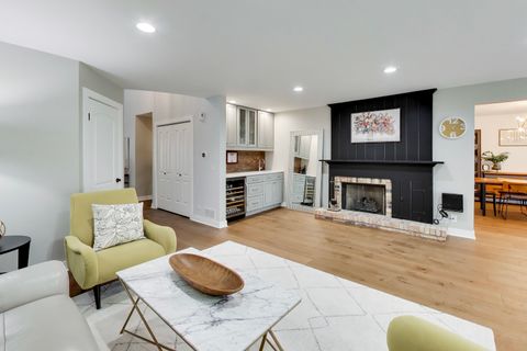 Tiny photo for 26 The Court Of Island Point, Northbrook, IL 60062 (MLS # 12595091)