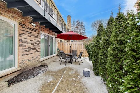 Tiny photo for 26 The Court Of Island Point, Northbrook, IL 60062 (MLS # 12595091)