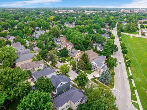 Tiny photo for 424 E Maple Avenue, La Grange, IL 60525 (MLS # 12491025)